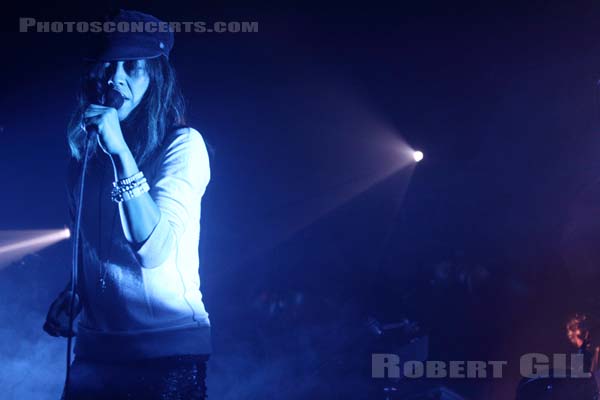 BLONDE REDHEAD - 2010-09-16 - PARIS - Le Bataclan - Kazu Makino - Simone Pace